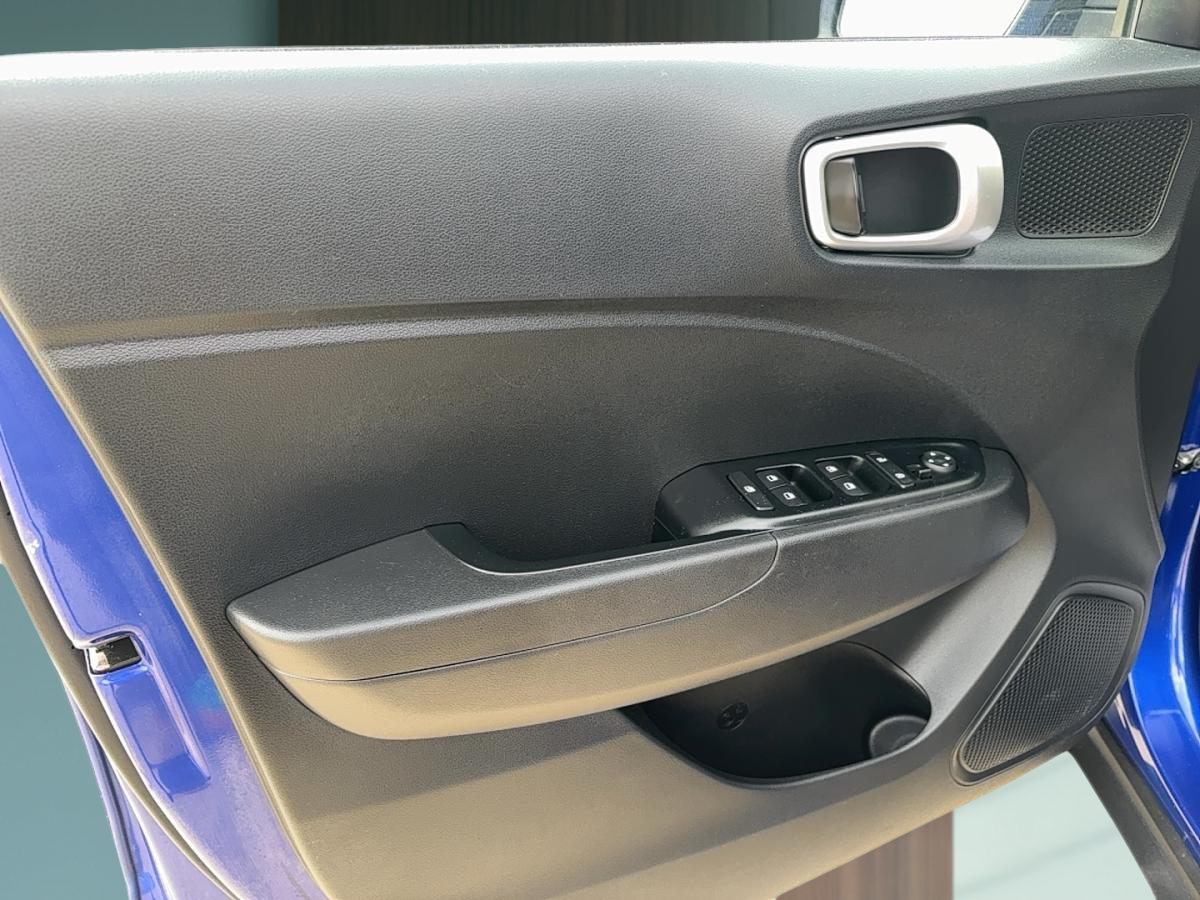 2023 Hyundai Venue - Image 7