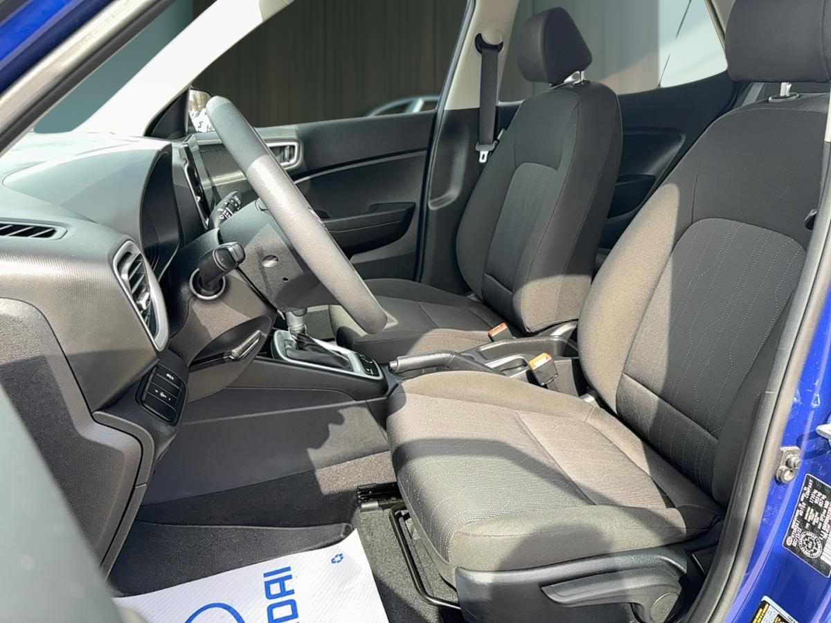 2023 Hyundai Venue - Image 8