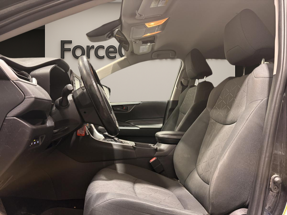 2021 Toyota RAV4 - Image 6