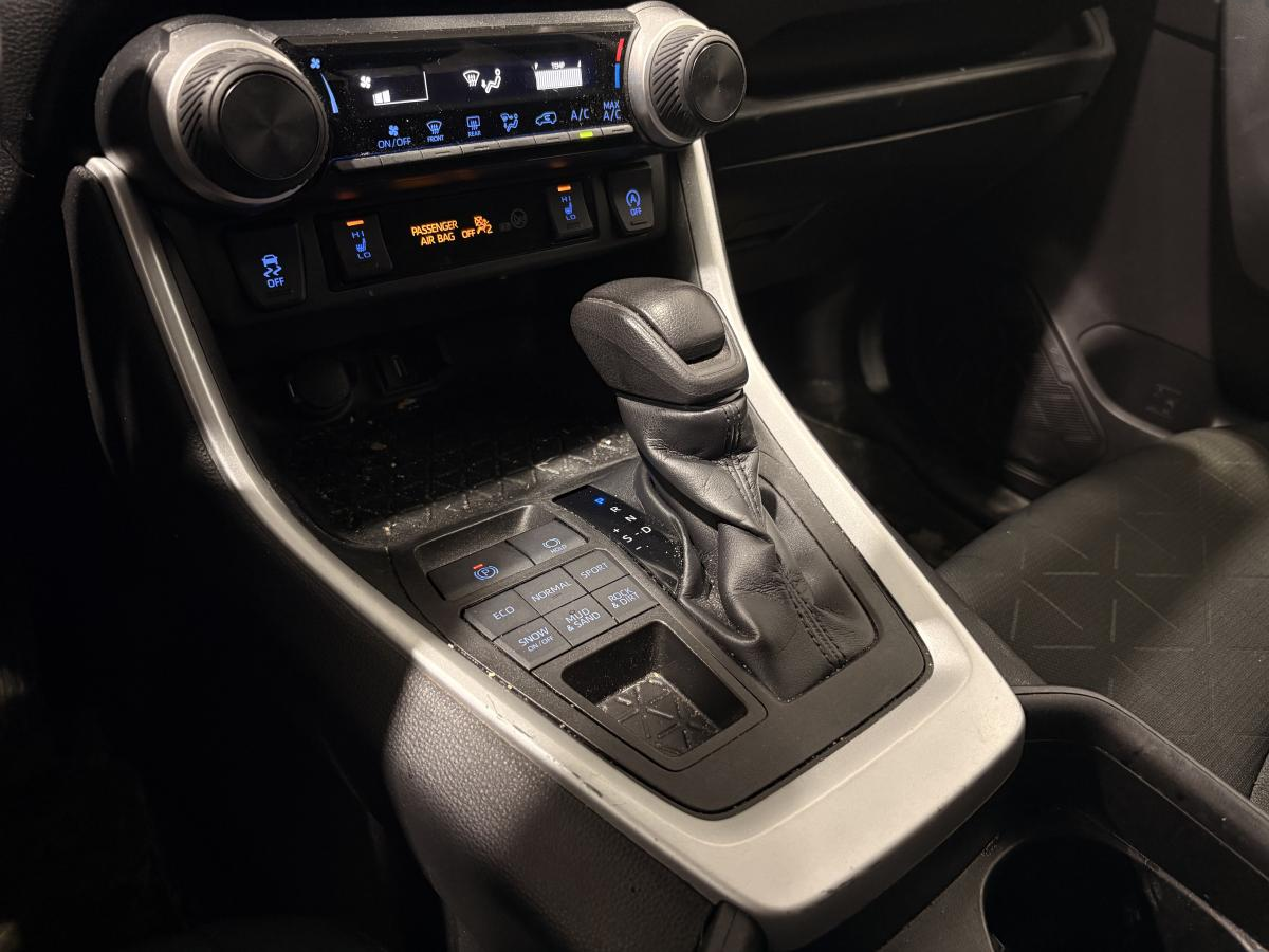 2021 Toyota RAV4 - Image 16