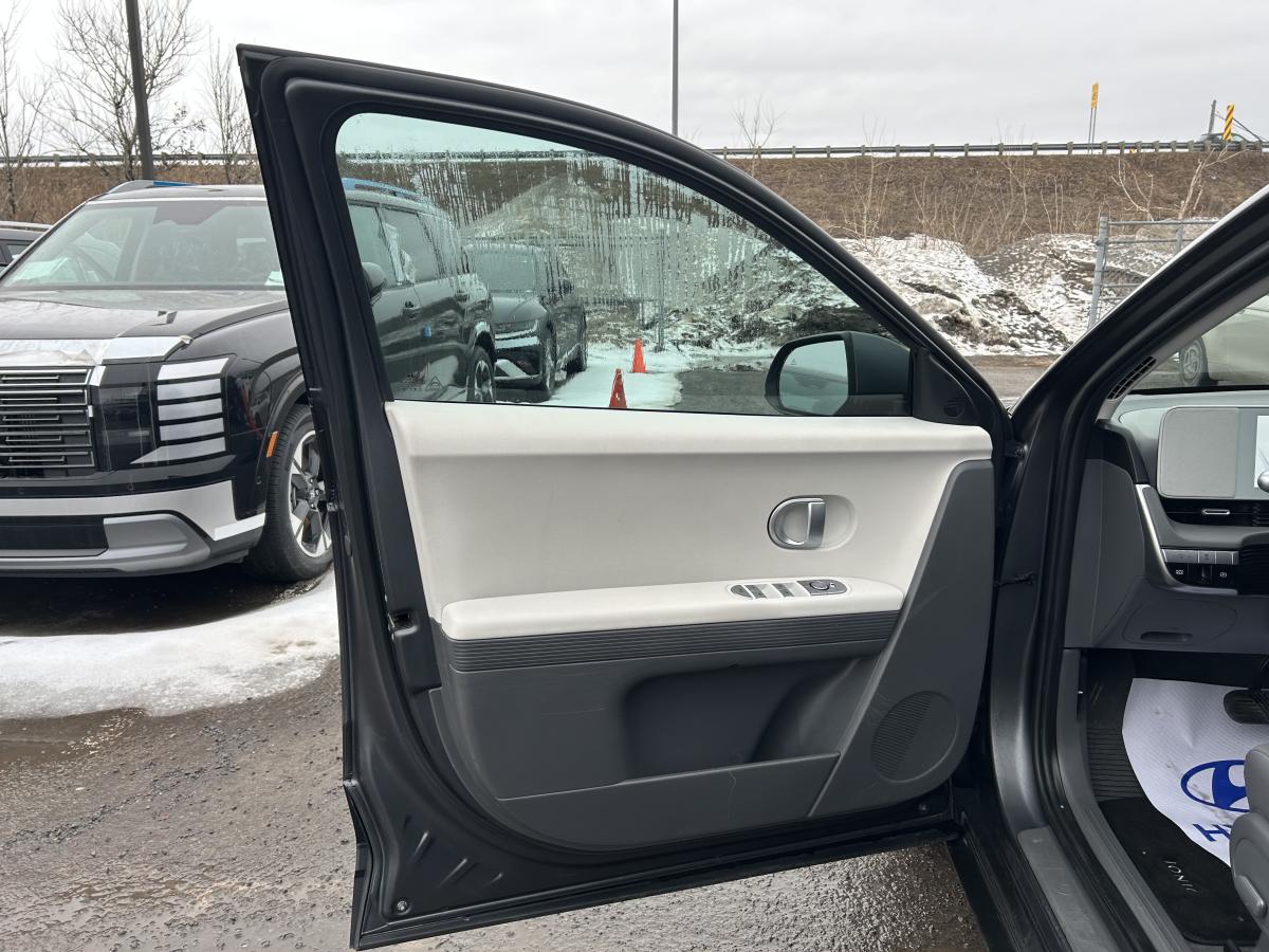 2023 Hyundai IONIQ 5 - Image 13