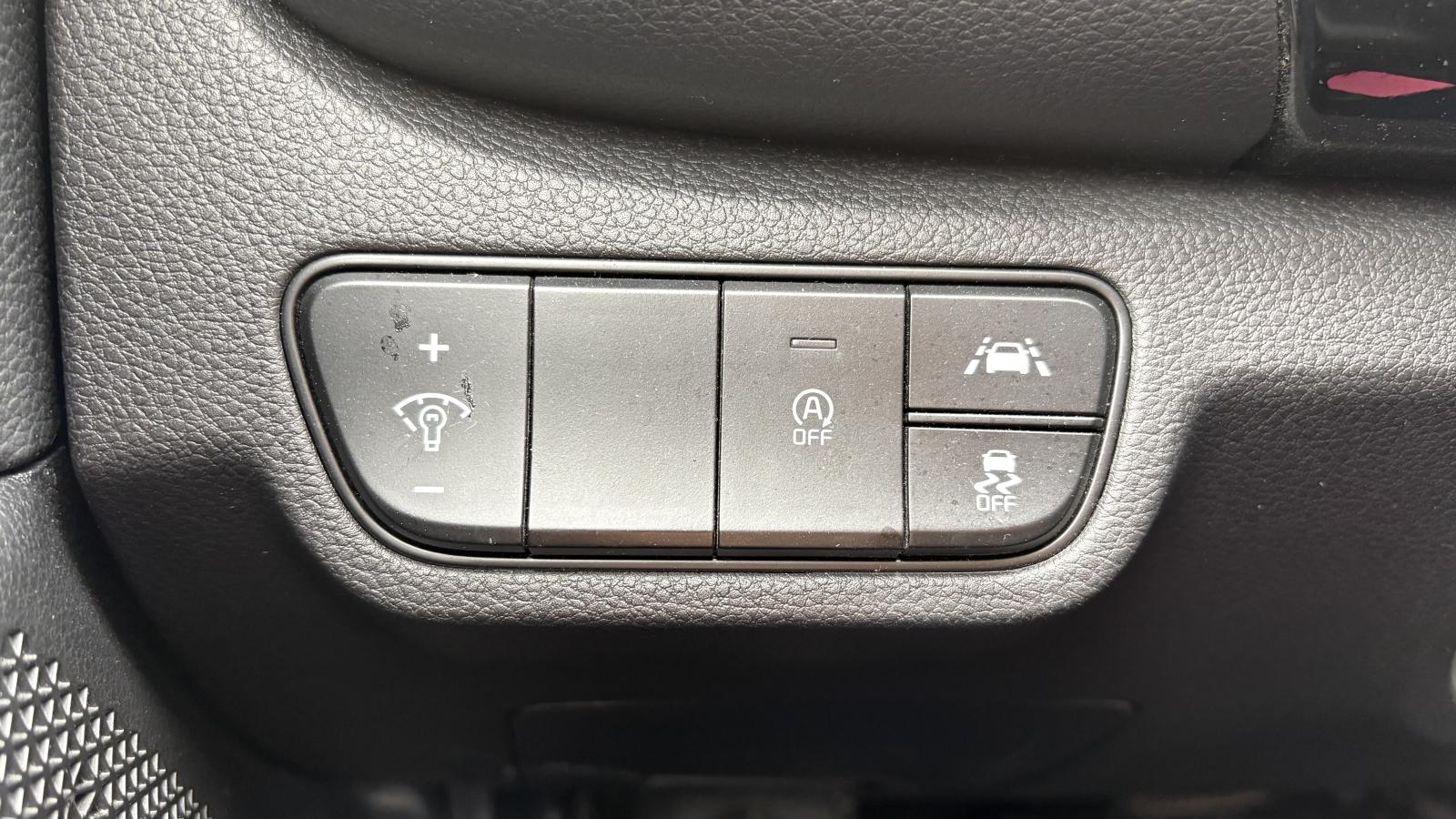 2022 Kia Seltos - Image 16