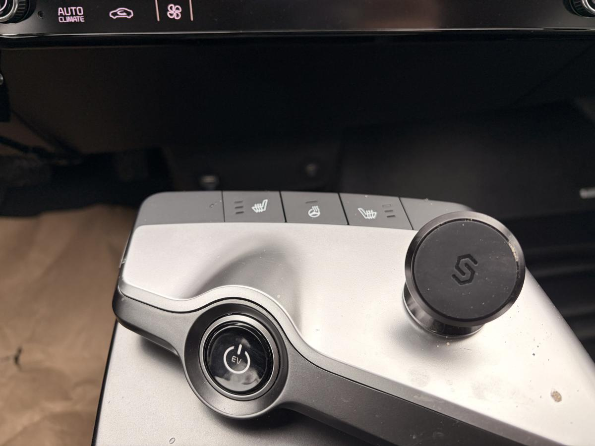 2023 Kia EV6 - Image 16