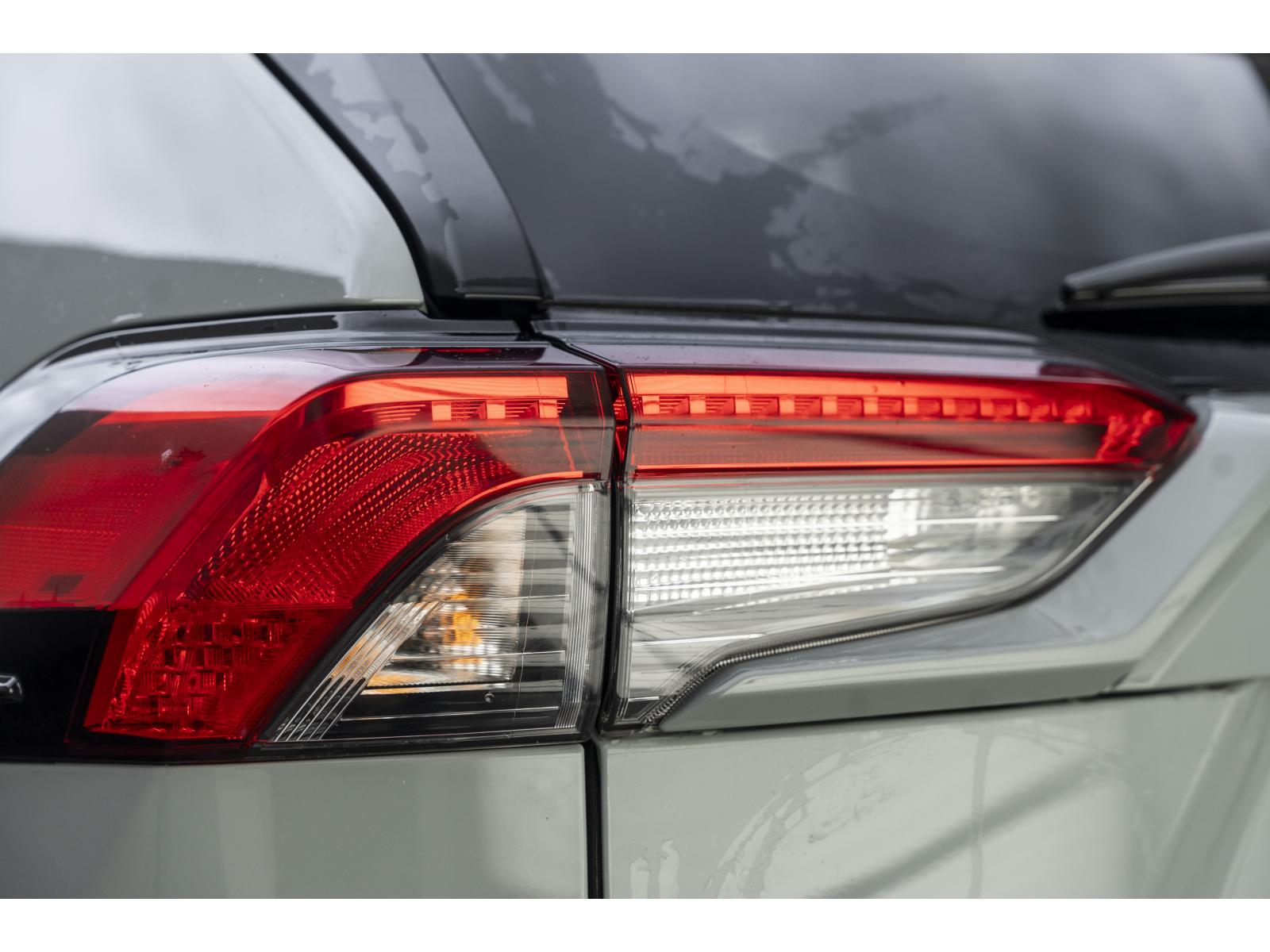 2022 Toyota RAV4 - Image 9