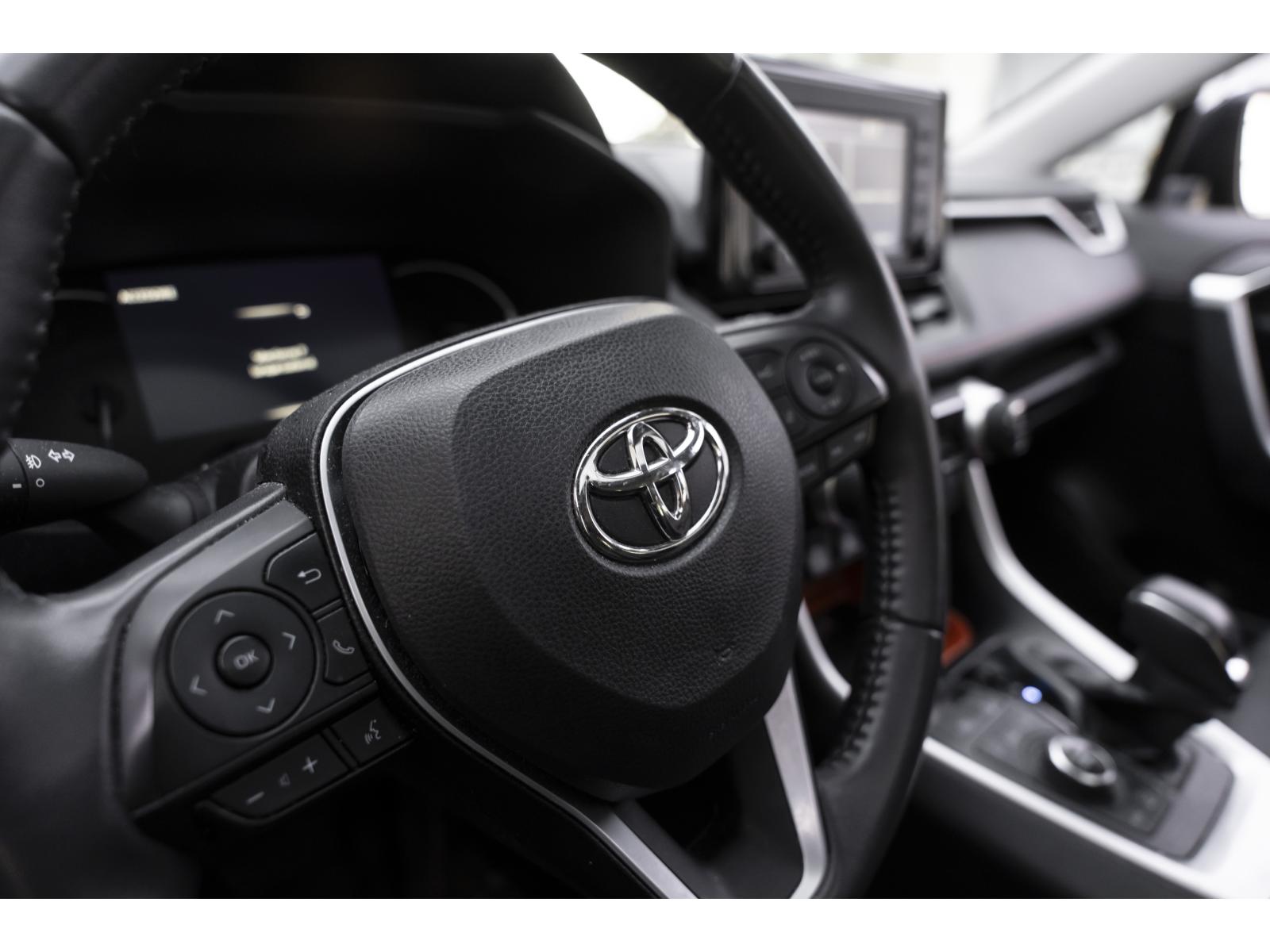 2022 Toyota RAV4 - Image 16