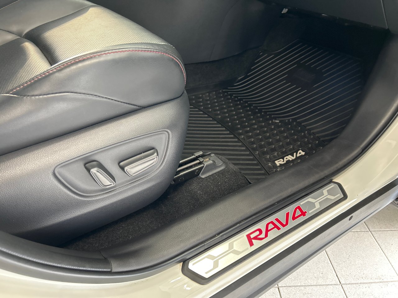 2021 Toyota RAV4 Prime - Image 25