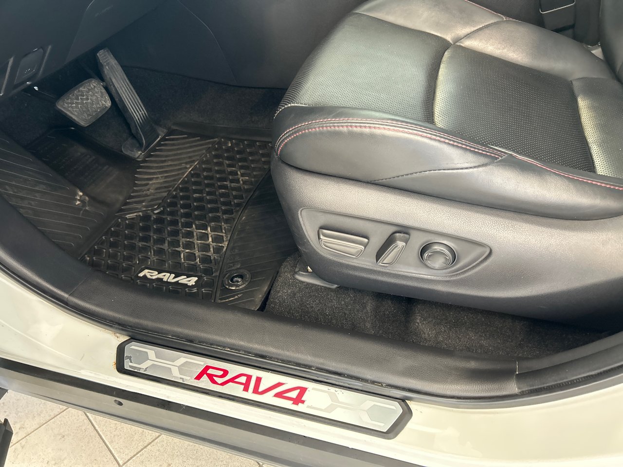 2021 Toyota RAV4 Prime - Image 30