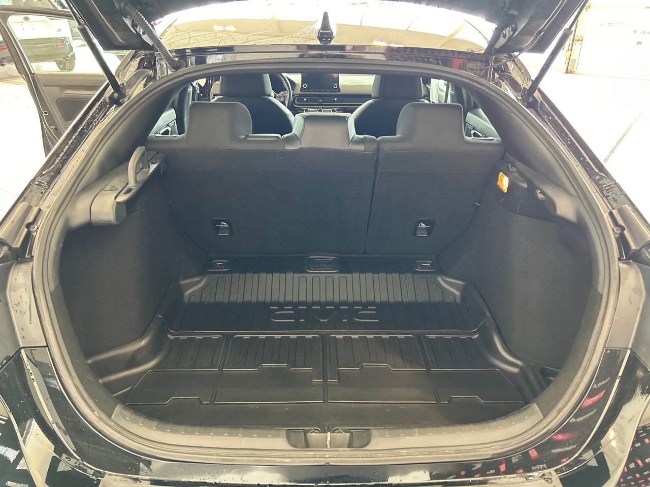 2022 Honda Civic Hatchback - Image 17