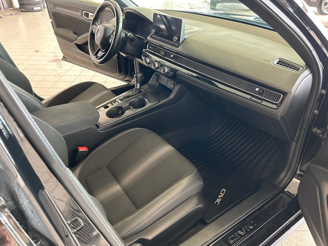 2022 Honda Civic Hatchback - Image 21