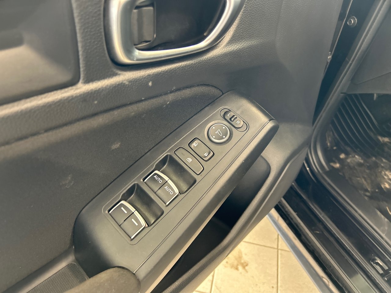 2022 Honda Civic Hatchback - Image 27