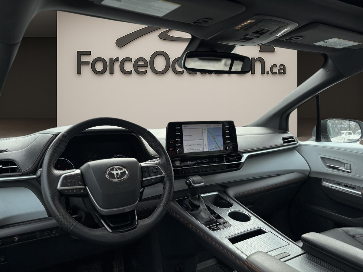 2022 Toyota Sienna Hybrid - Image 4