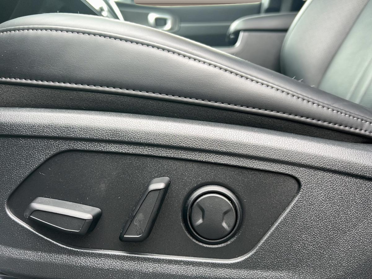 2025 Kia Sorento PHEV - Image 12