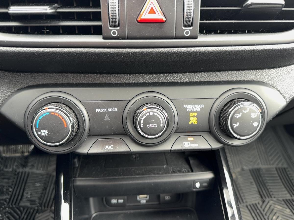 2023 Kia Forte - Image 21