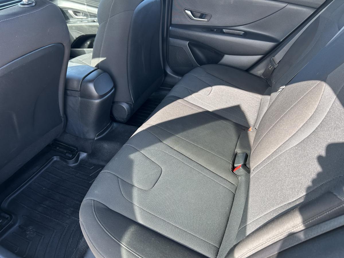 2023 Hyundai Elantra - Image 14