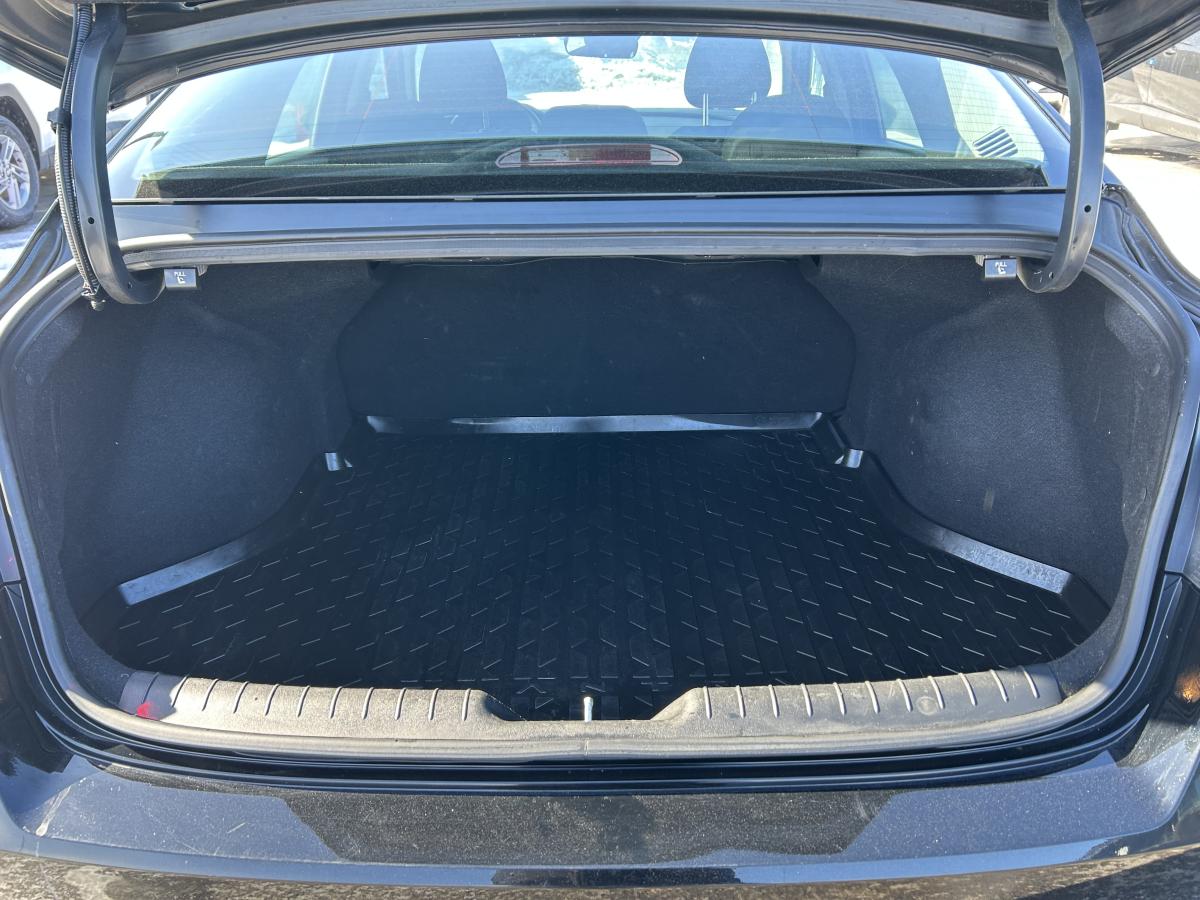 2023 Hyundai Elantra - Image 17