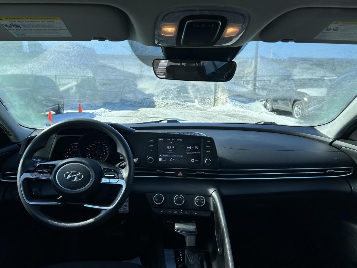 2023 Hyundai Elantra - Image 18