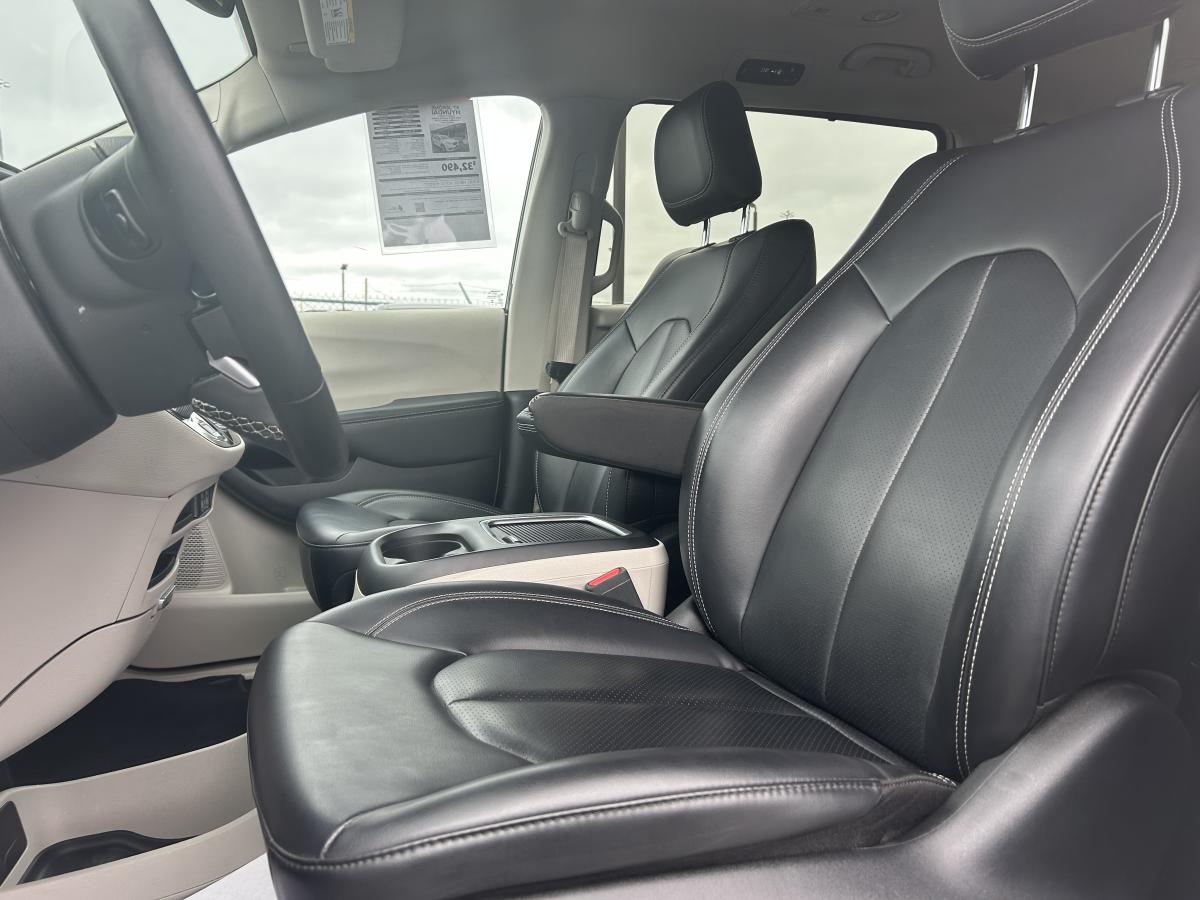 2023 Chrysler Pacifica - Image 10