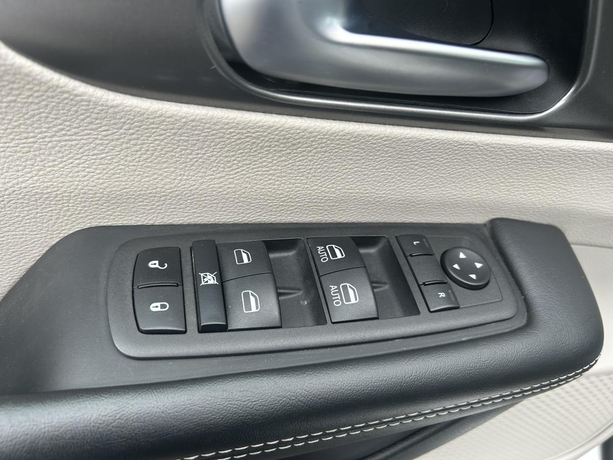 2023 Chrysler Pacifica - Image 13