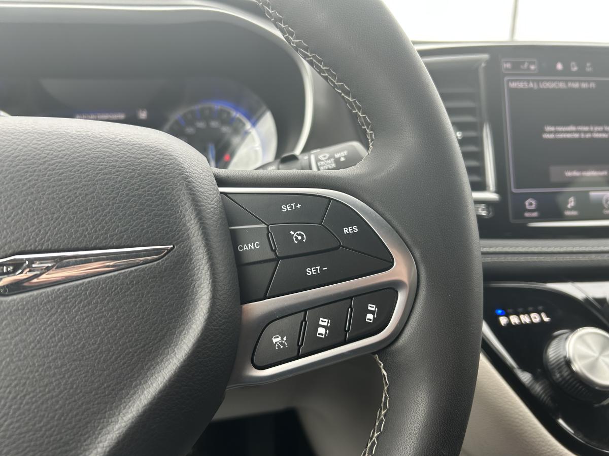 2023 Chrysler Pacifica - Image 21