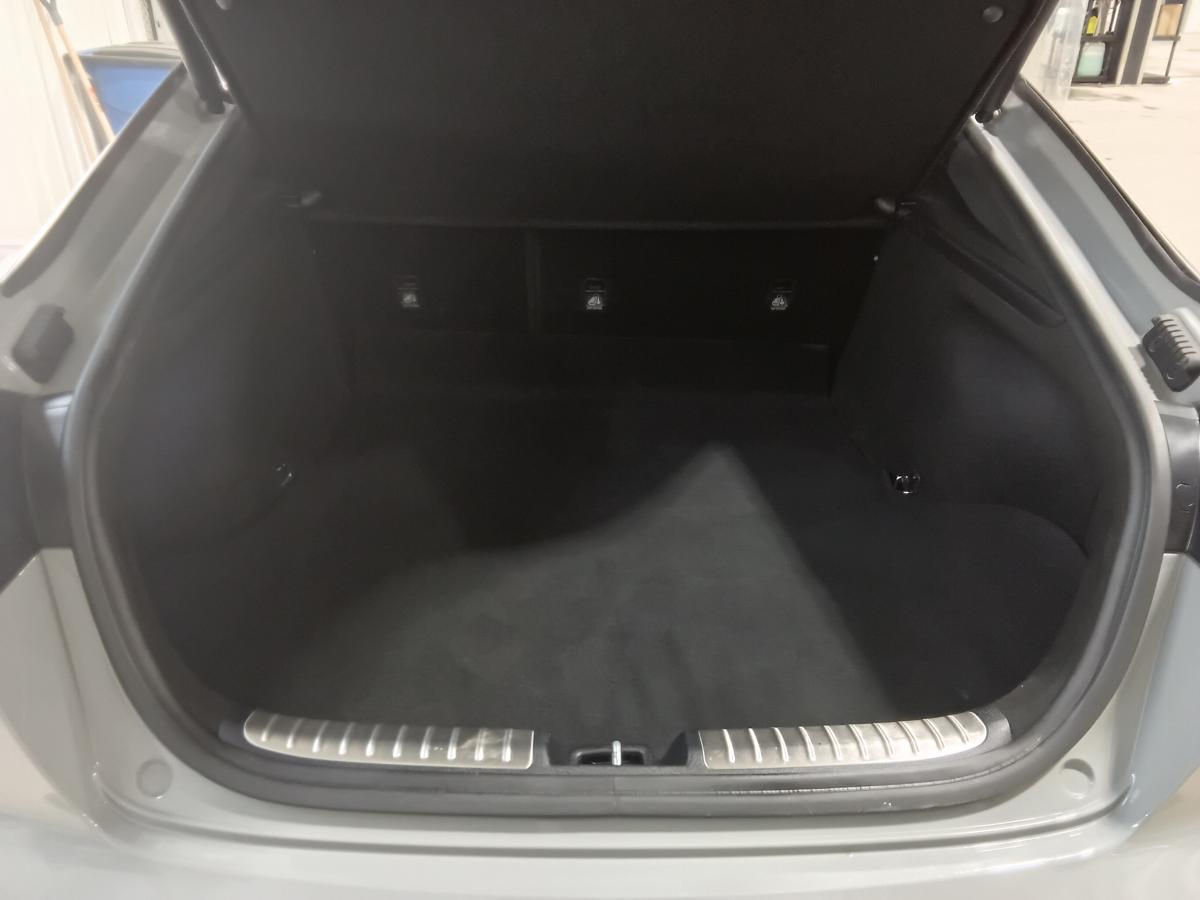 2023 Kia Stinger - Image 9