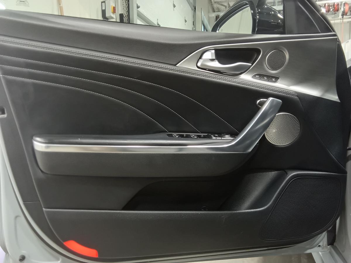 2023 Kia Stinger - Image 16