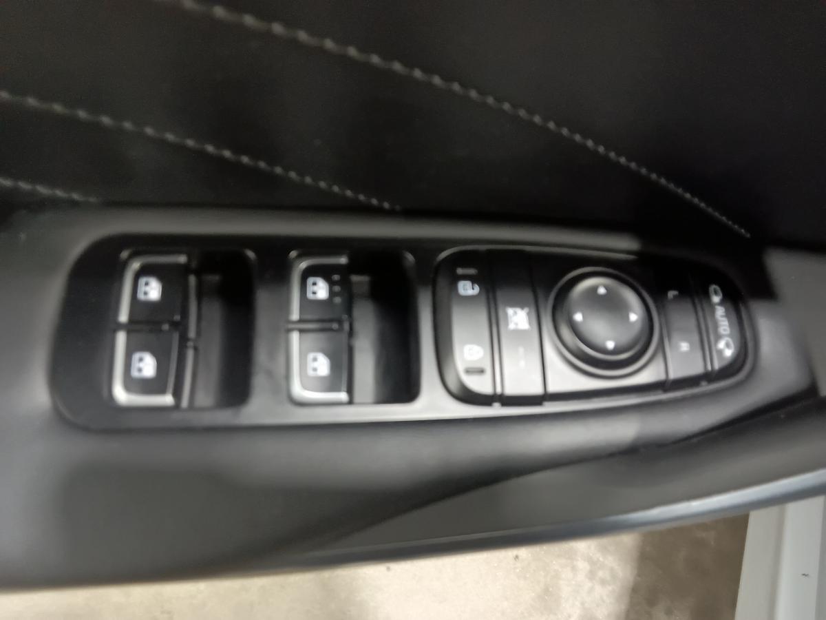 2023 Kia Stinger - Image 24