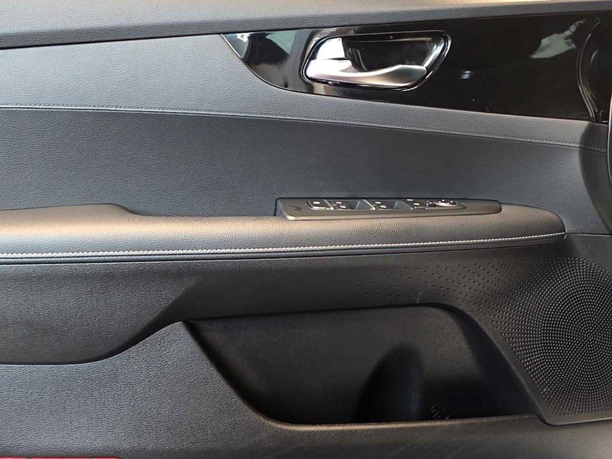 2023 Kia Forte - Image 12