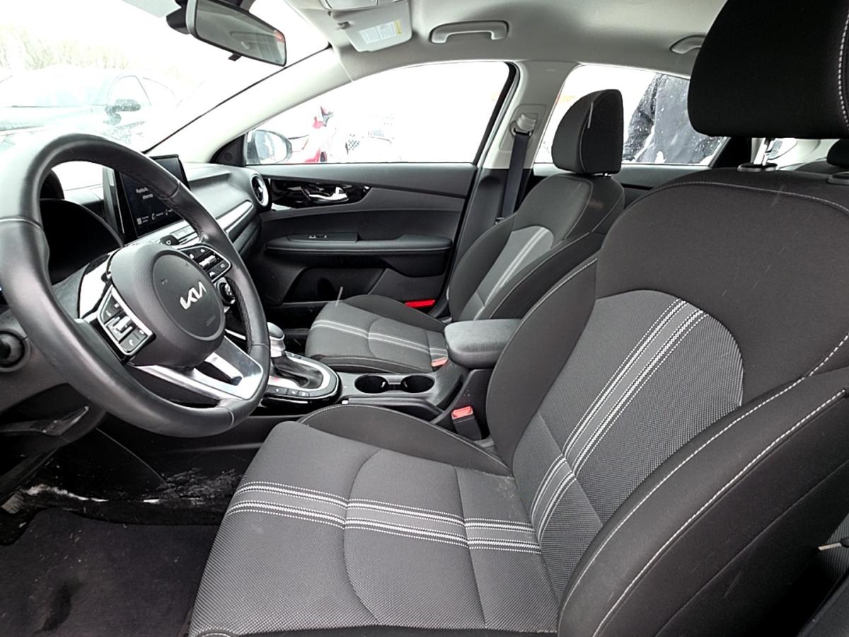 2023 Kia Forte - Image 13