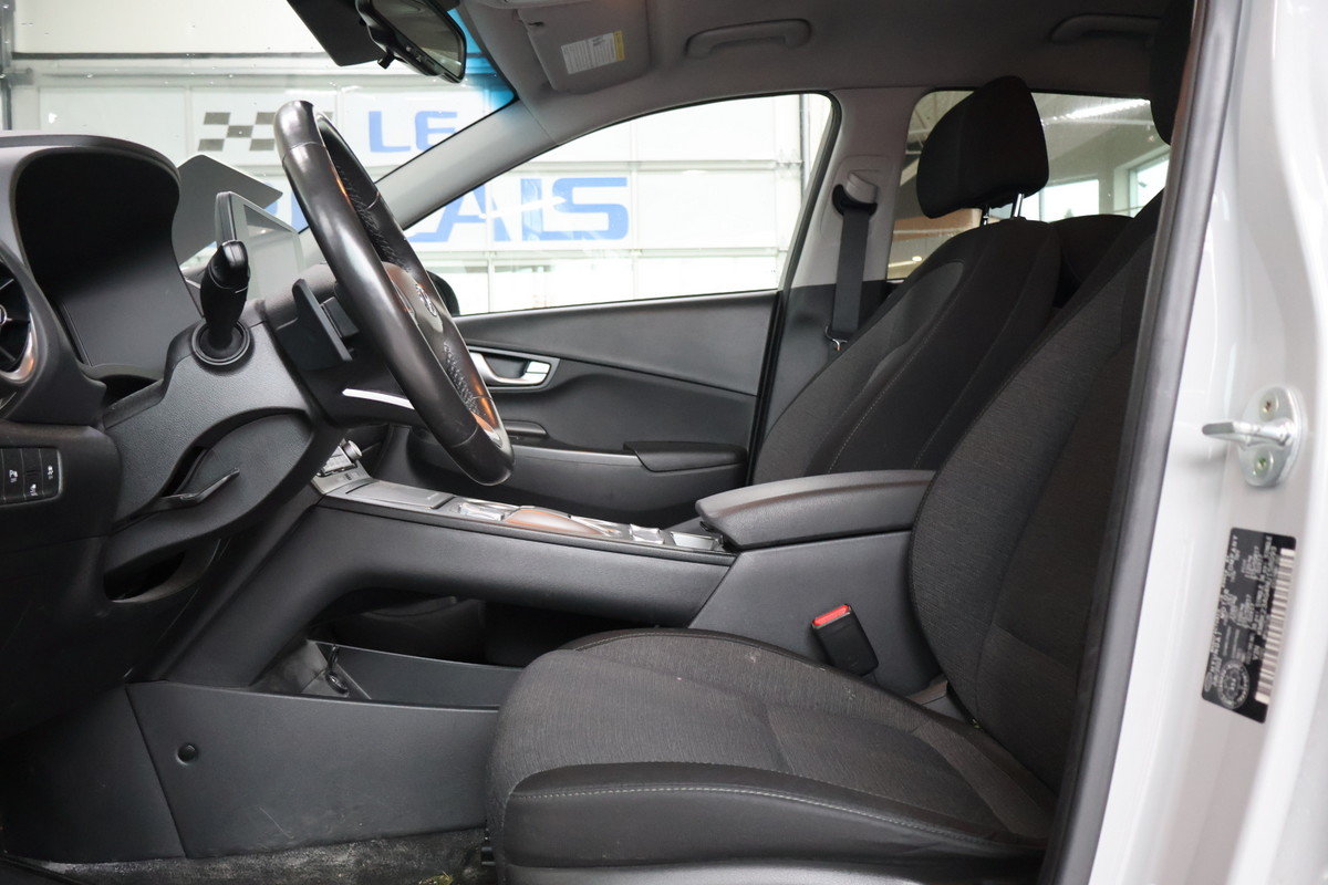 2022 Hyundai Kona Electric - Image 2