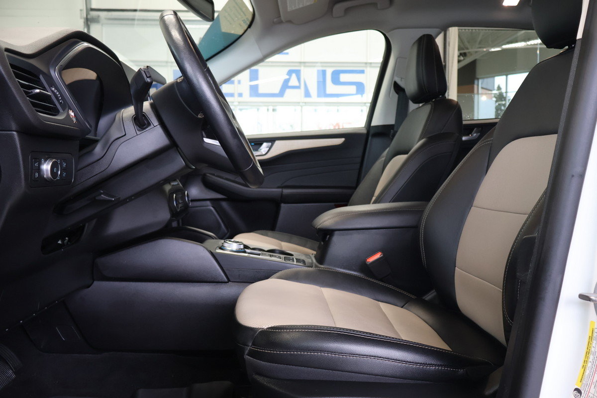 2022 Ford Escape - Image 2