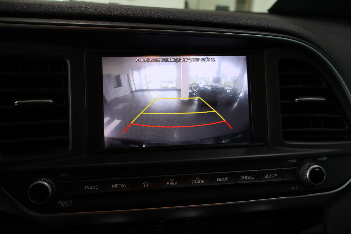 2020 Hyundai Elantra - Image 14