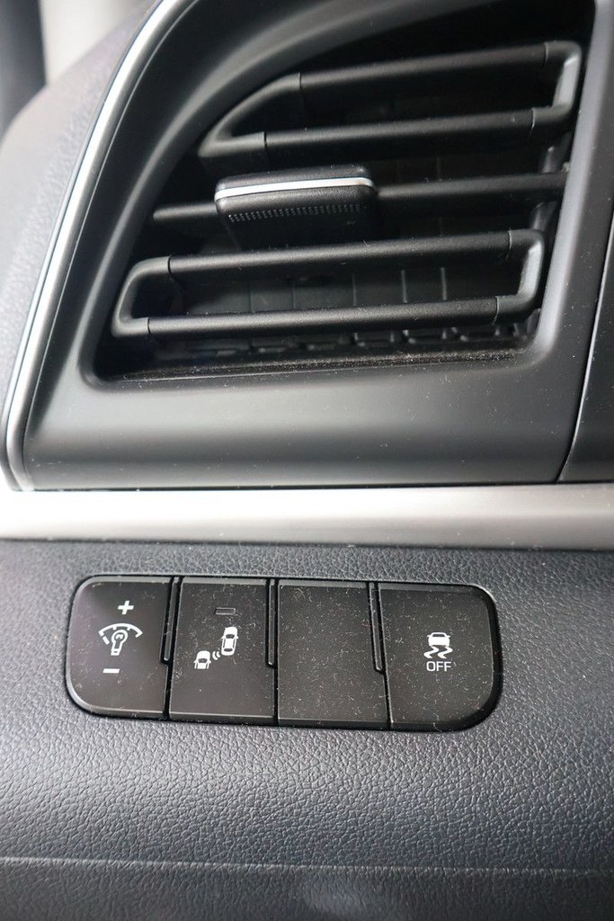 2020 Hyundai Elantra - Image 18