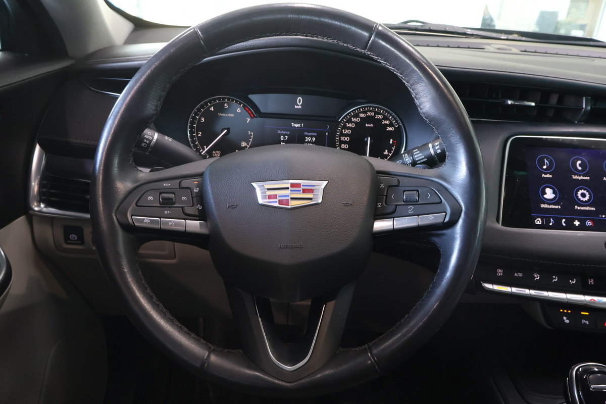 2022 Cadillac XT4 - Image 10