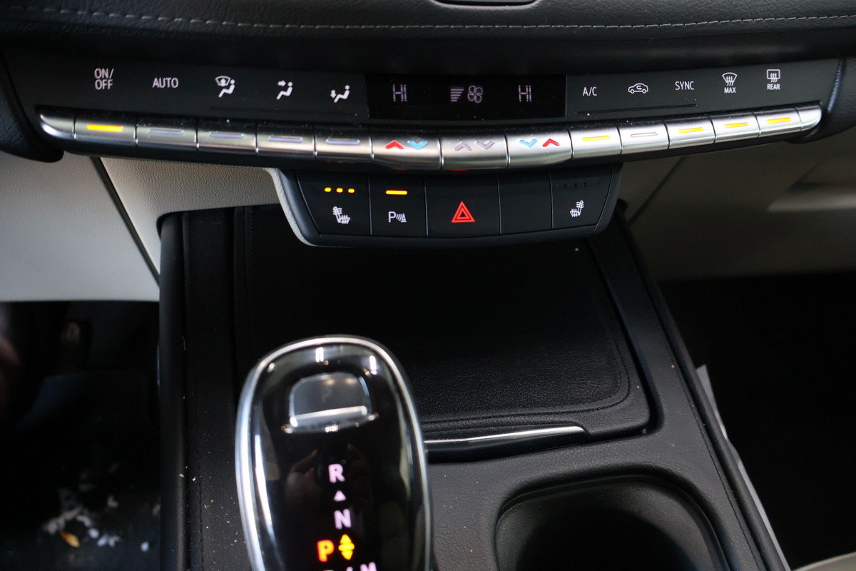 2022 Cadillac XT4 - Image 17