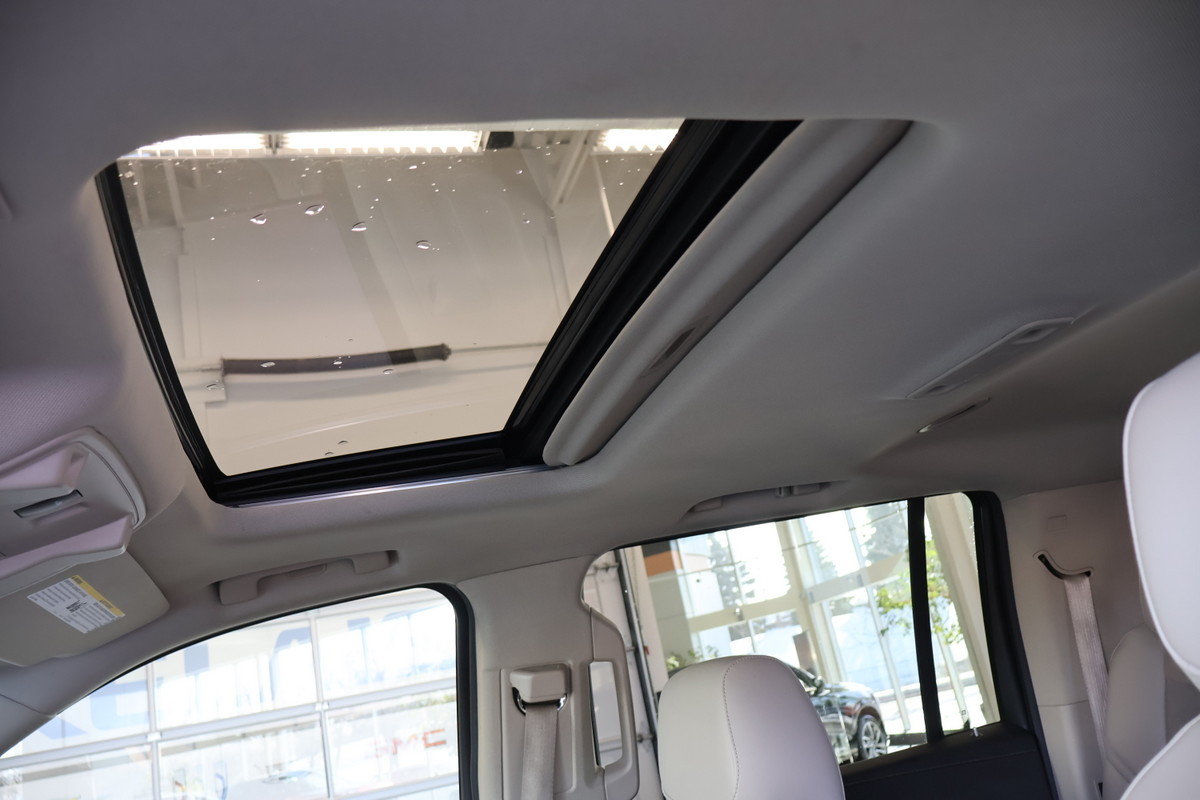 2018 Cadillac Escalade ESV - Image 6