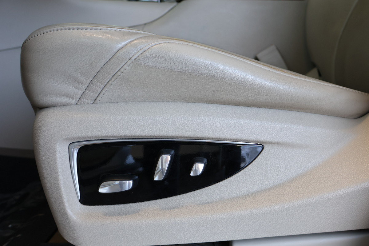 2018 Cadillac Escalade ESV - Image 7