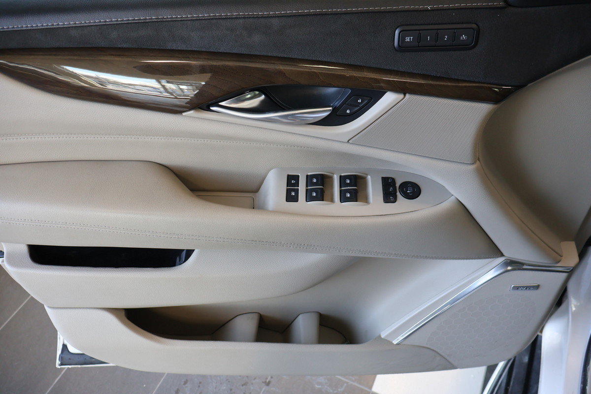 2018 Cadillac Escalade ESV - Image 20