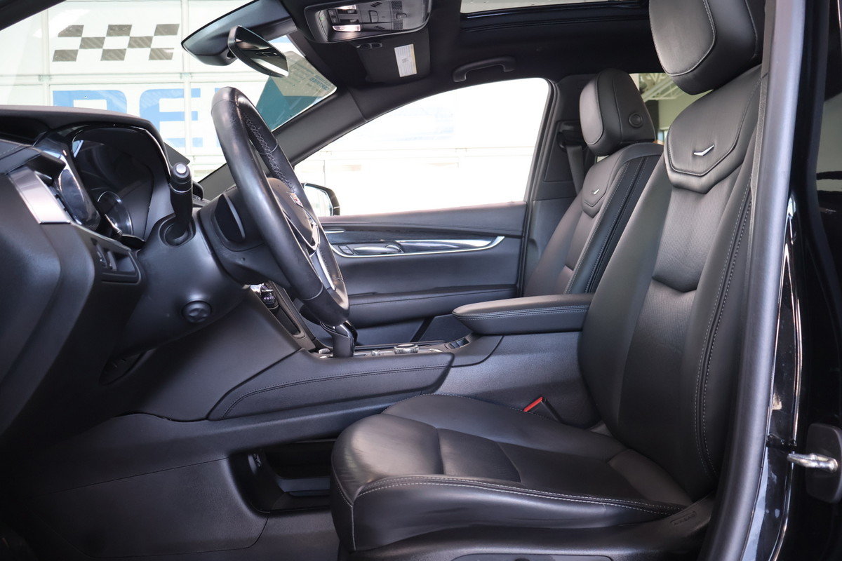 2022 Cadillac XT5 - Image 2