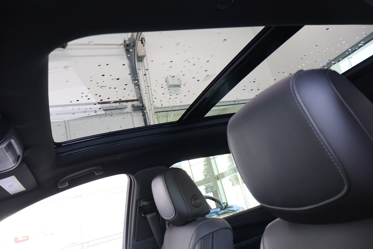 2022 Cadillac XT5 - Image 6