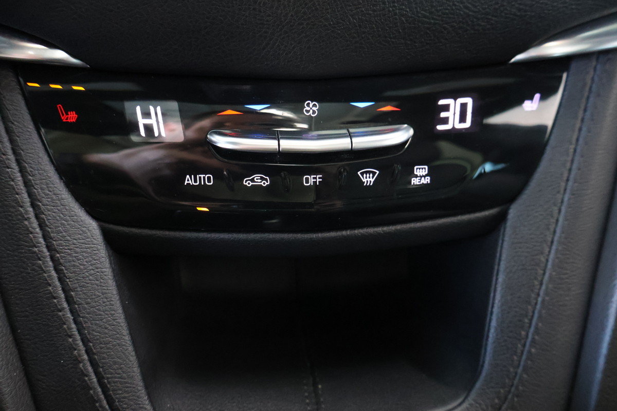 2022 Cadillac XT5 - Image 17