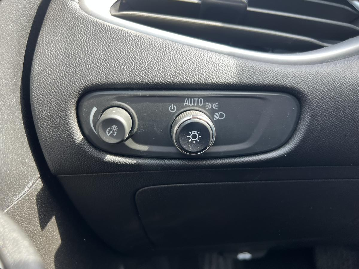 2023 Chevrolet Malibu - Image 9