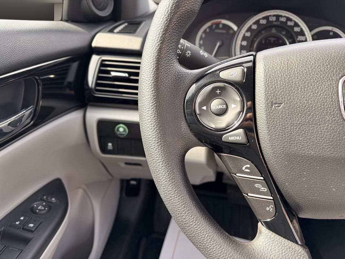 2017 Honda Accord Sedan - Image 11