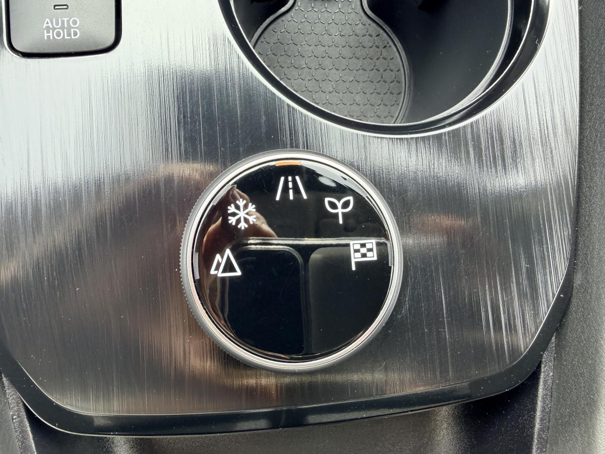 2025 Nissan Rogue - Image 9