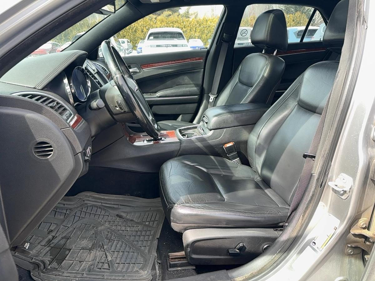 2013 Chrysler 300 - Image 7