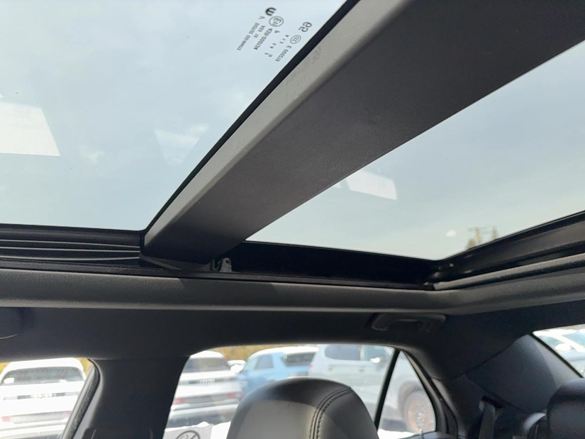 2013 Chrysler 300 - Image 11