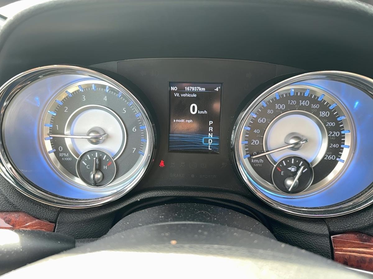 2013 Chrysler 300 - Image 12