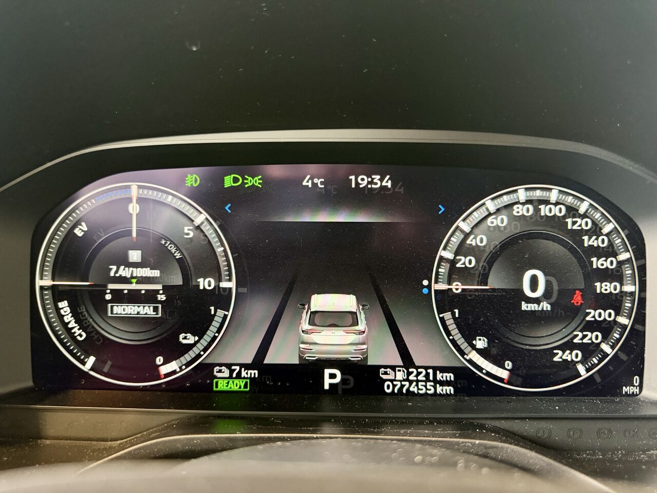 2023 Mitsubishi Outlander PHEV - Image 4