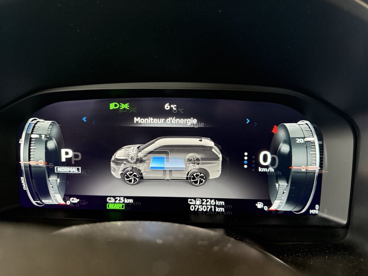 2024 Mitsubishi Outlander PHEV - Image 4