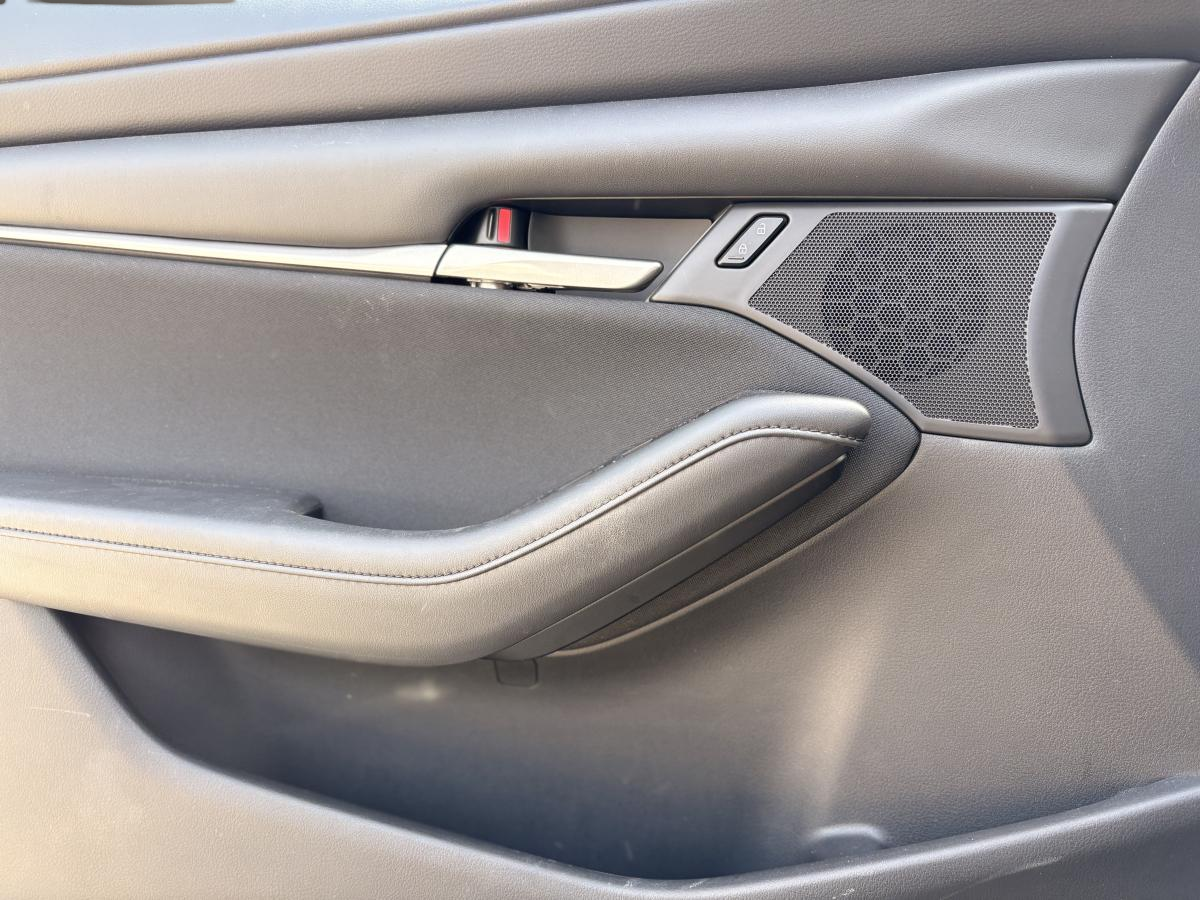 2022 Mazda Mazda3 Sport - Image 19