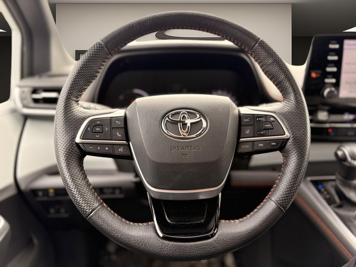 2022 Toyota Sienna Hybrid - Image 12